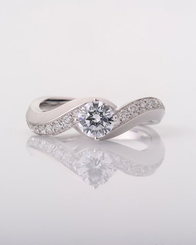 Vague Diamond Ring